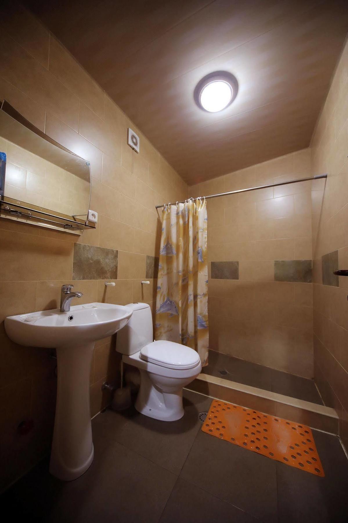 Hotel Kutaisi Globus Екстериор снимка