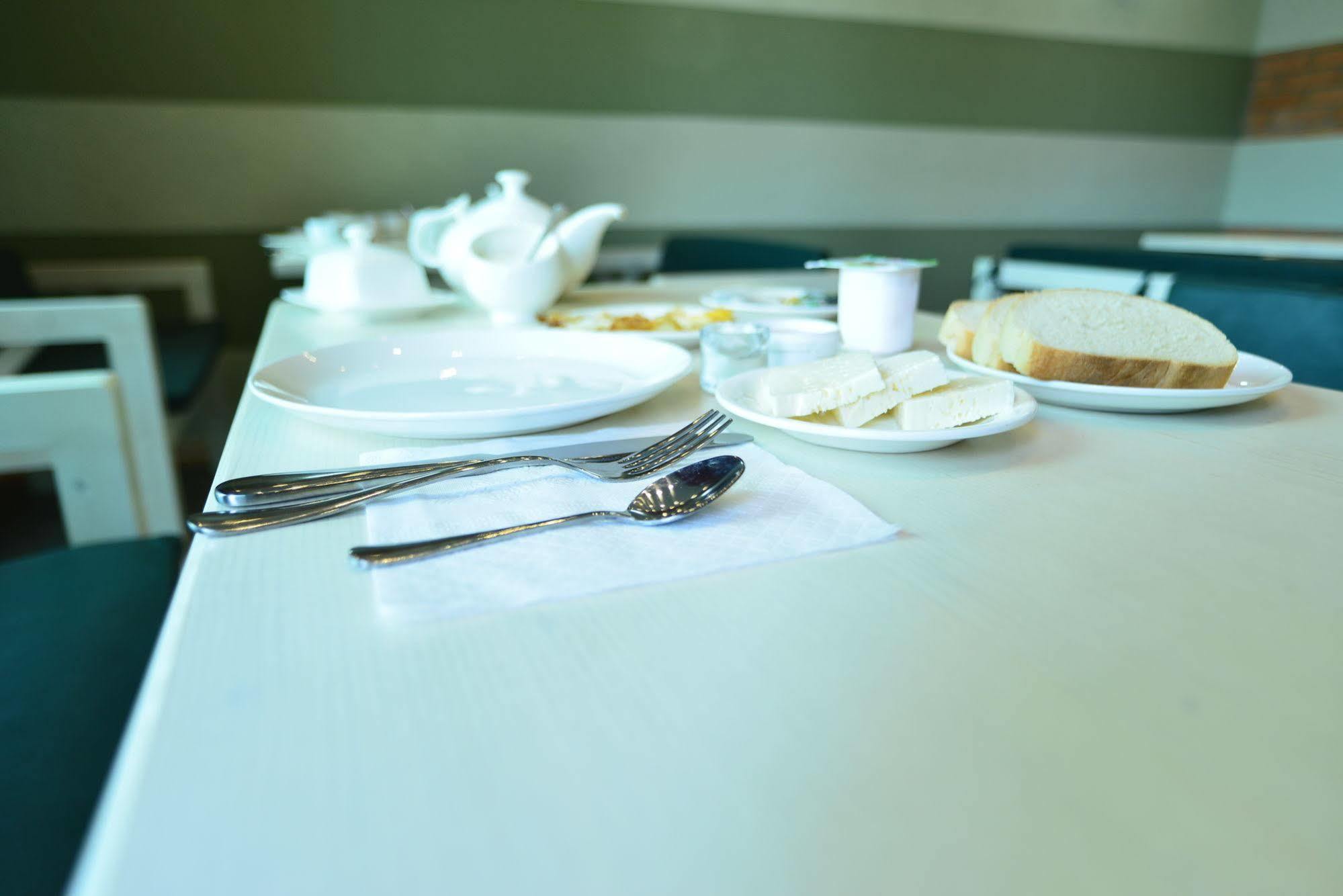 Hotel Kutaisi Globus Екстериор снимка