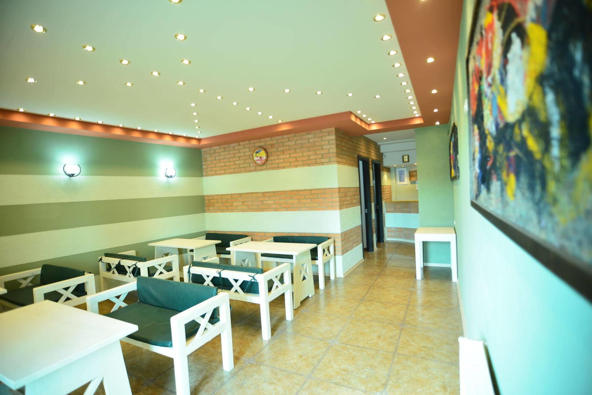 Hotel Kutaisi Globus Екстериор снимка