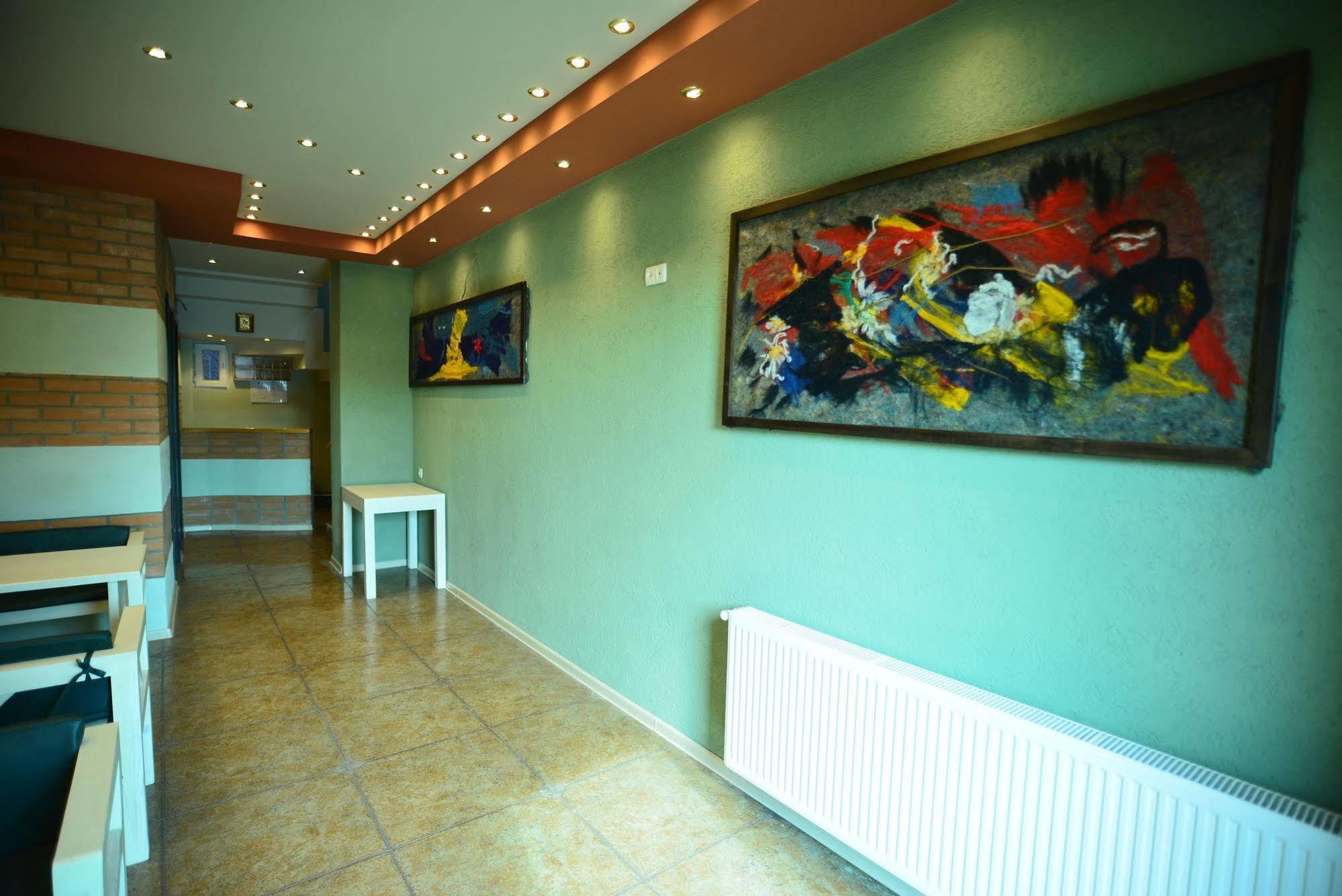 Hotel Kutaisi Globus Екстериор снимка