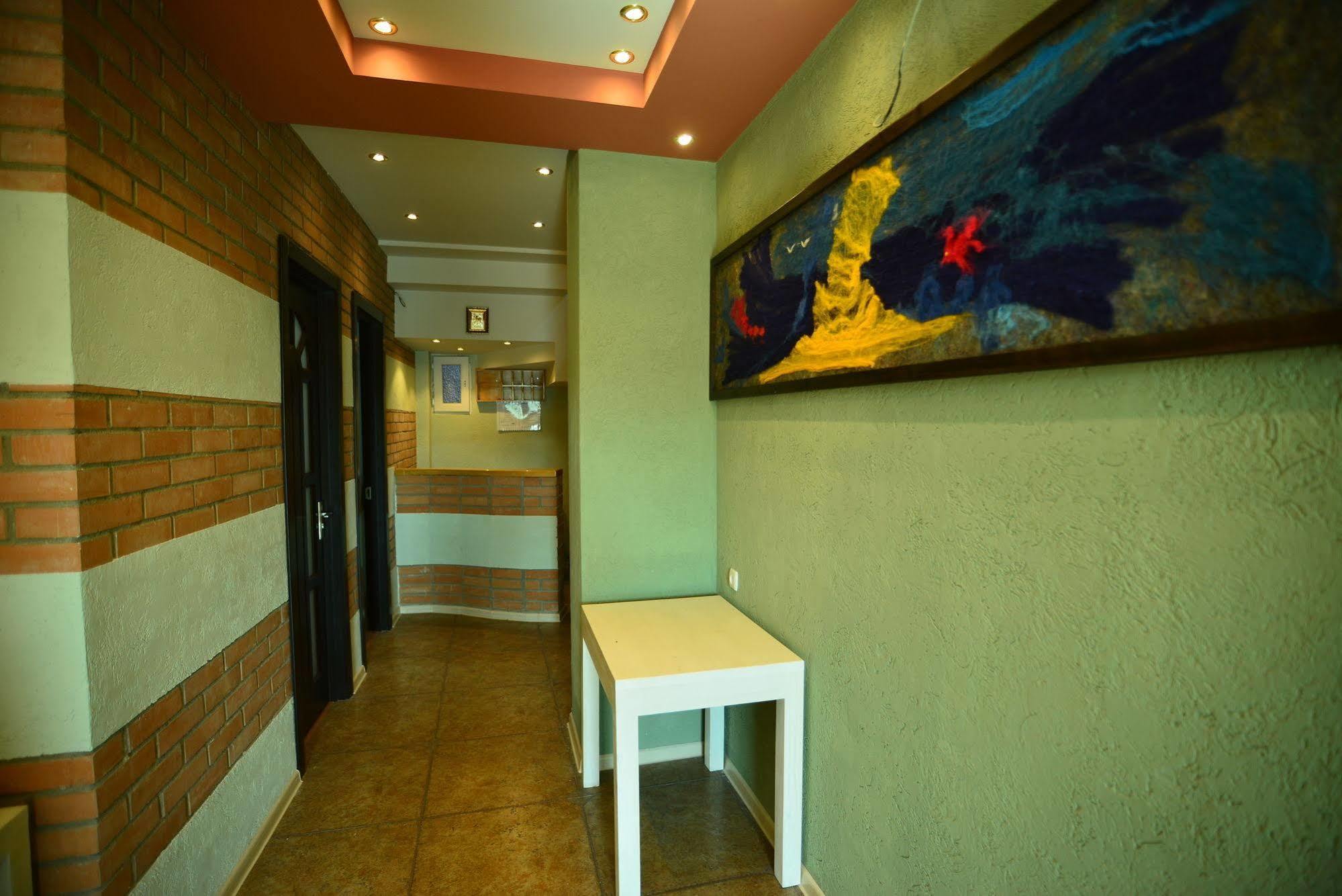 Hotel Kutaisi Globus Екстериор снимка
