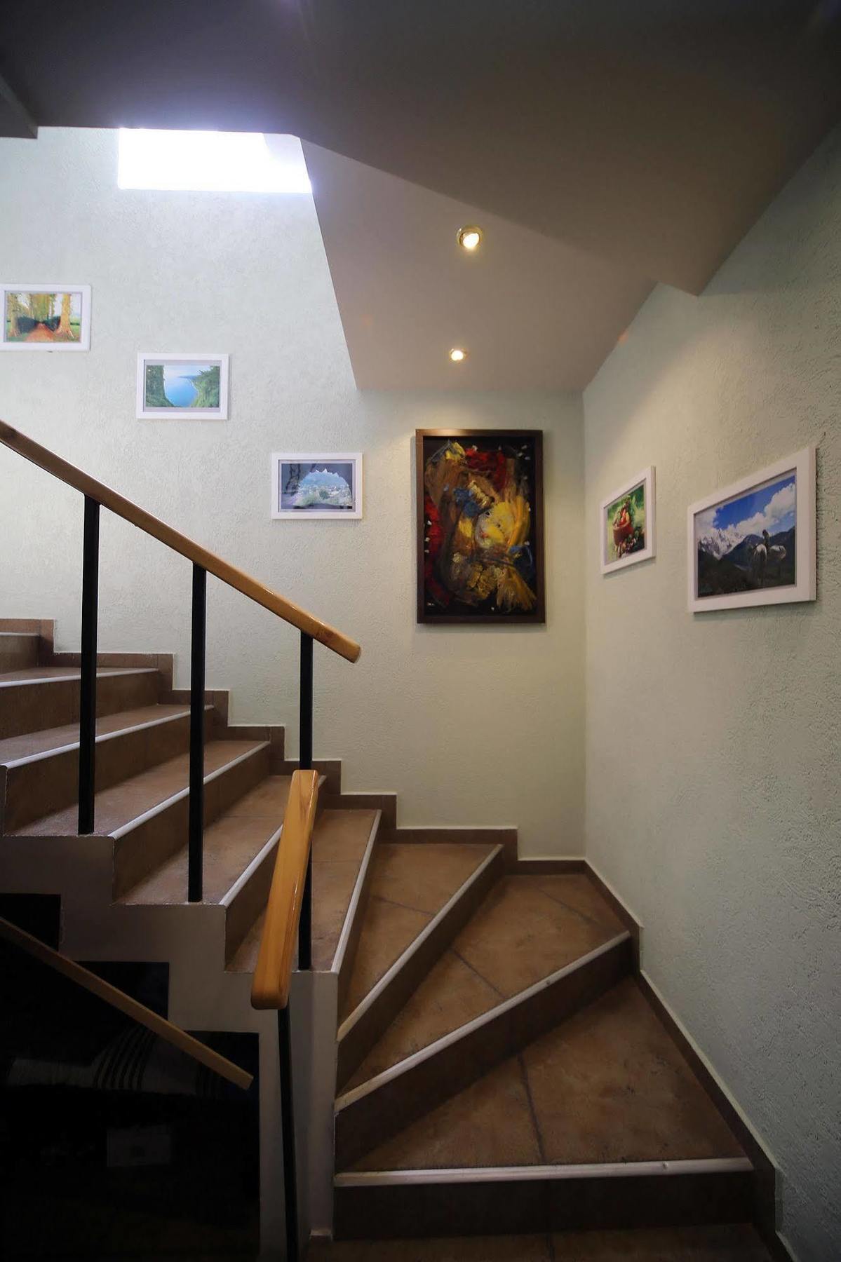 Hotel Kutaisi Globus Екстериор снимка